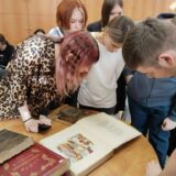 tam-gde-proshloe-berezhno-xranyat-ekskursiya-v-muzee-knigi (7)